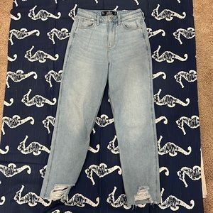 ULTRA HIGH-RISE MEDIUM WASH MOM JEANS